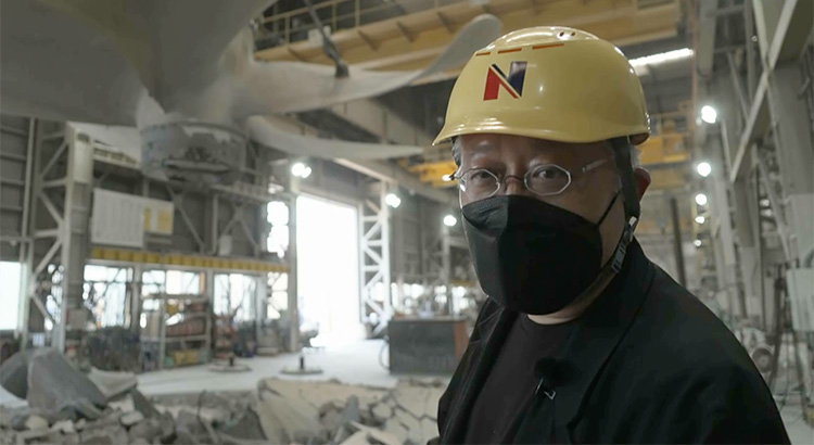 Hara is impressed by the huge propeller in front of him.