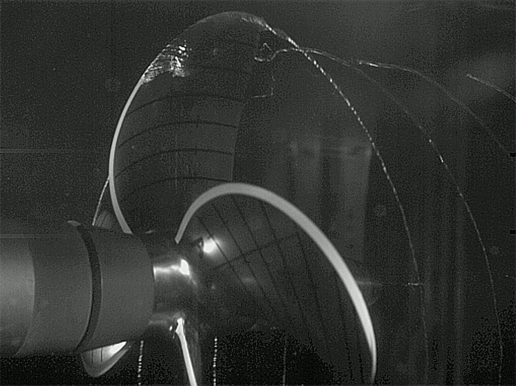 To reduce the amount of bubbles generated during rotation, even the resistance of the surface of the blades is precisely calculated.