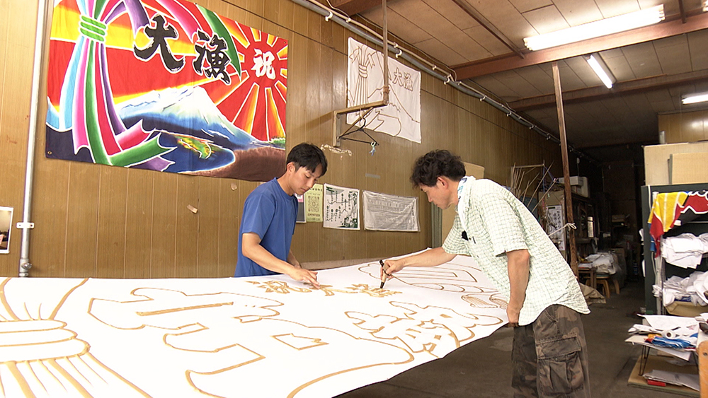 Dyers draw patterns by hand