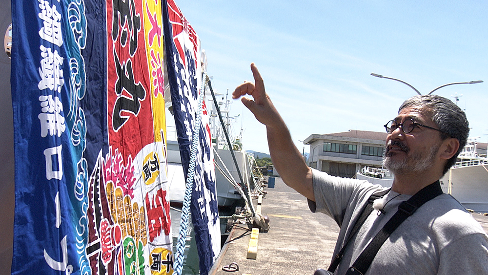Hishikawa is moved by the banners.