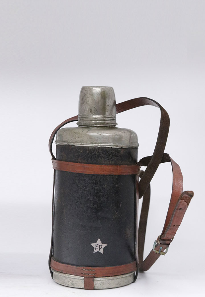 A thin-necked flask from the Taisho Period (early 20th century)