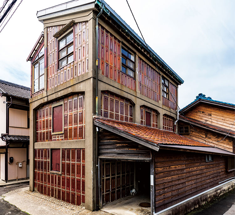 Denrankan House Photo courtesy of CHITAINSATSU CO.,LTD