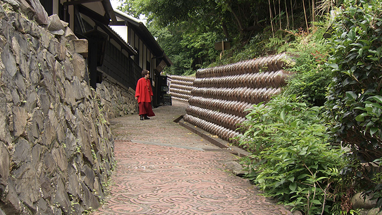 Kataoka researches around Tokoname.