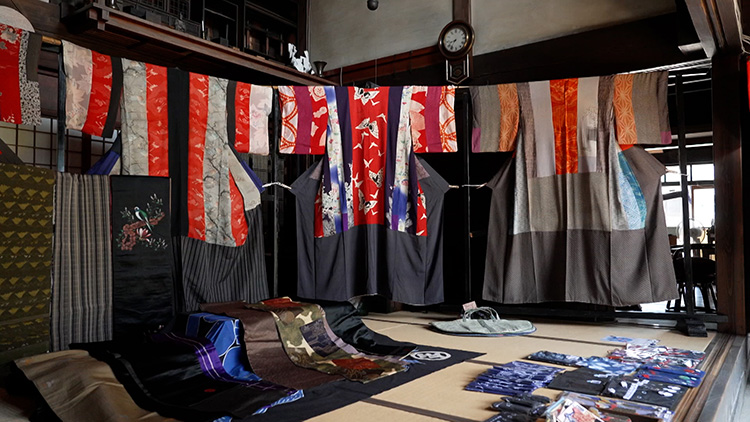 The fabric pattern is simple, but the impression is different depending on the combination.