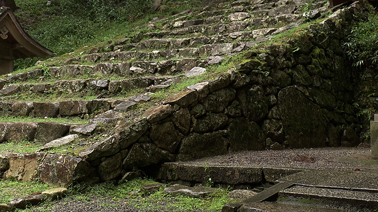 Nagayama says her eyes have changed to see the individuality of each stone wall.