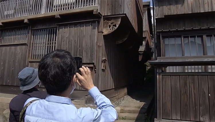 Traces of ship carpenters can be seen throughout the town.