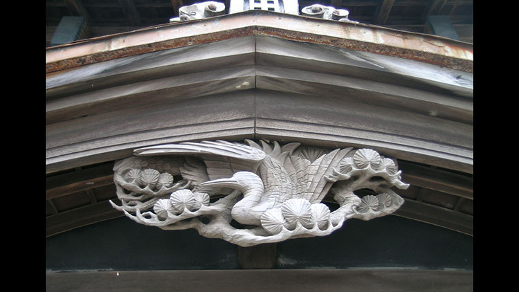 Decorative corbels and gegyo supporting roofs of bay windows and doorways of houses Photo: Takayuki Takeya